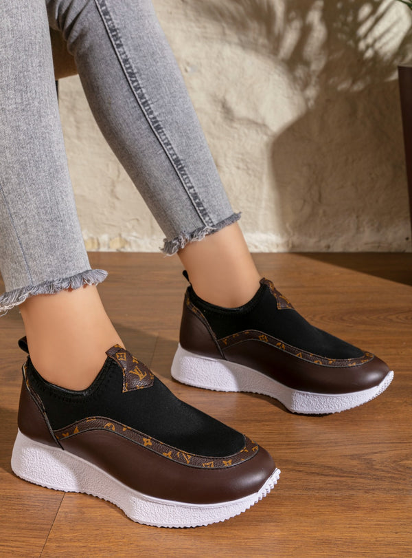 سنيكرز حريمي ليكرا LV